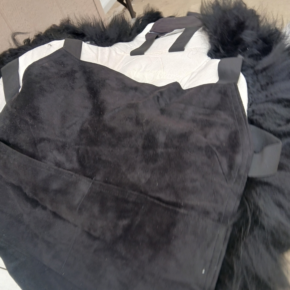 Luxurious Black Fur Vest - Picture 7 of 8